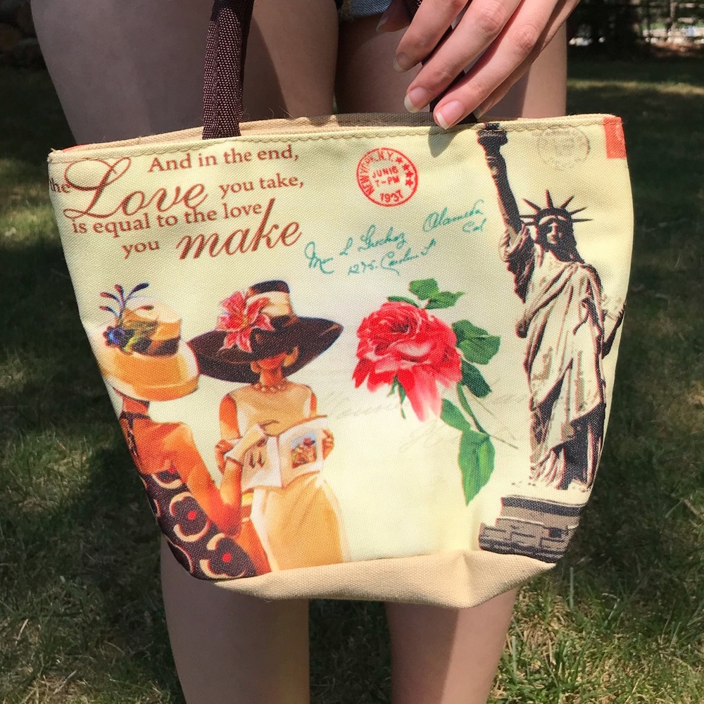 Cute small Statue of Liberty purse
